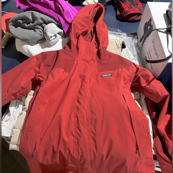 Size medium worn once red Patagonia rain jacket - Picture 1 of 2